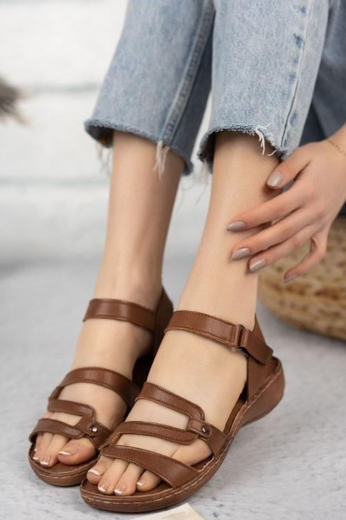 Rockstud Sandals Maroon