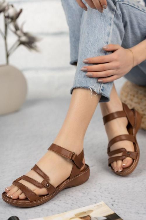 Rockstud Sandals Maroon